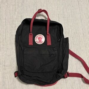 Fjallraven Kanken backpack - Dark gray w/ rose straps